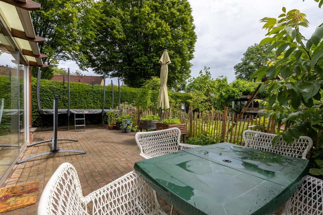 Spacious Detached Family Home with Large Garage in Central Putte — 52