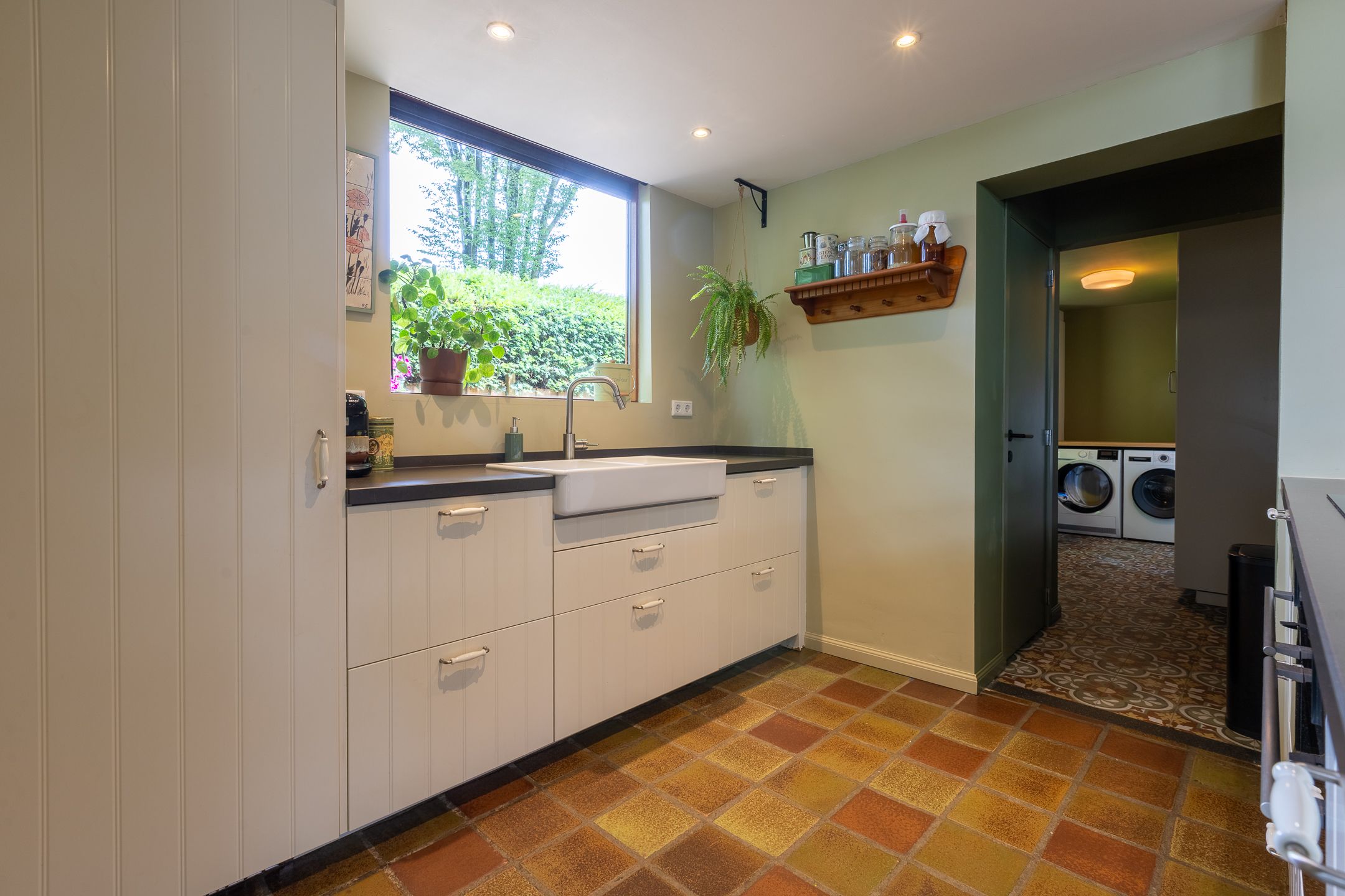 Spacious Detached Family Home with Large Garage in Central Putte — 12