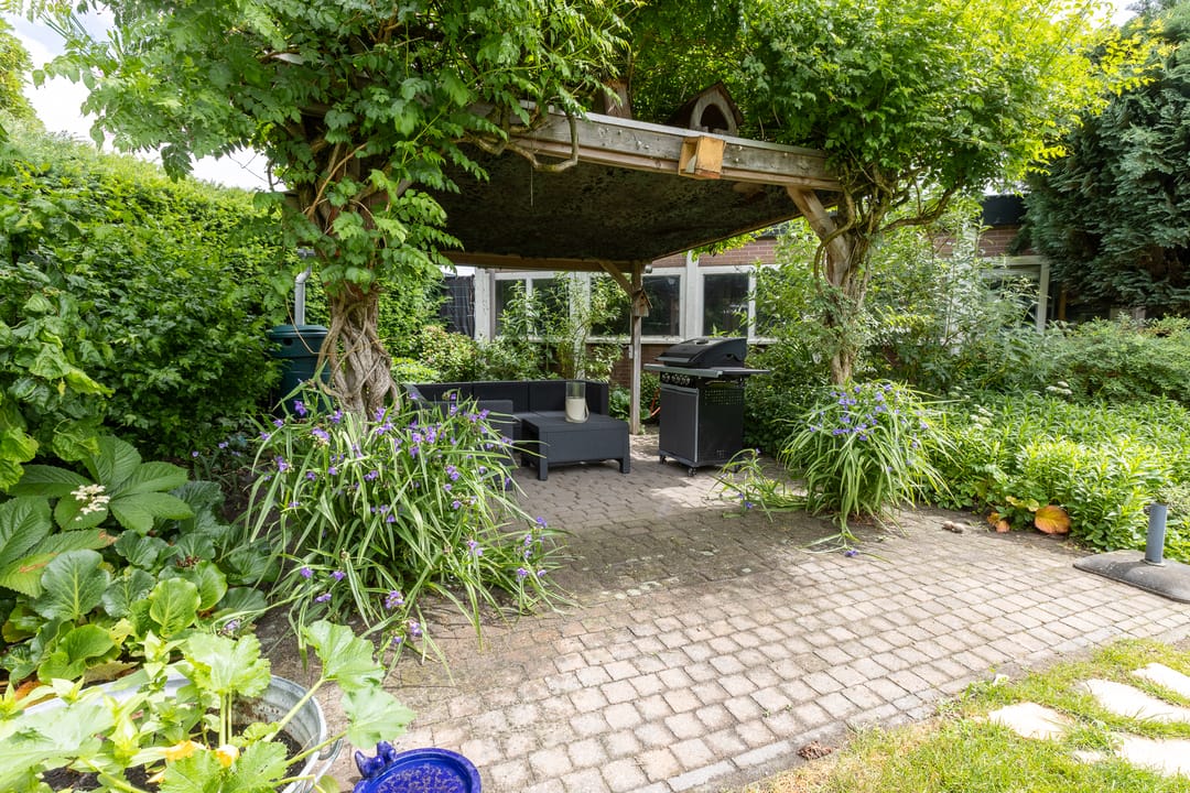 Spacious Detached Family Home with Large Garage in Central Putte — 58