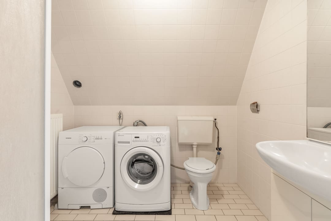 Spacious Six-Bedroom Family Home with Two Bathrooms Near Amstelveen City Centre — 28