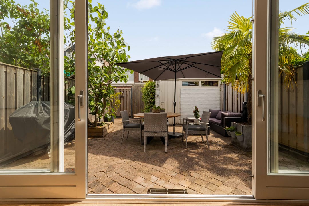 Spacious Six-Bedroom Family Home with Two Bathrooms Near Amstelveen City Centre — 11
