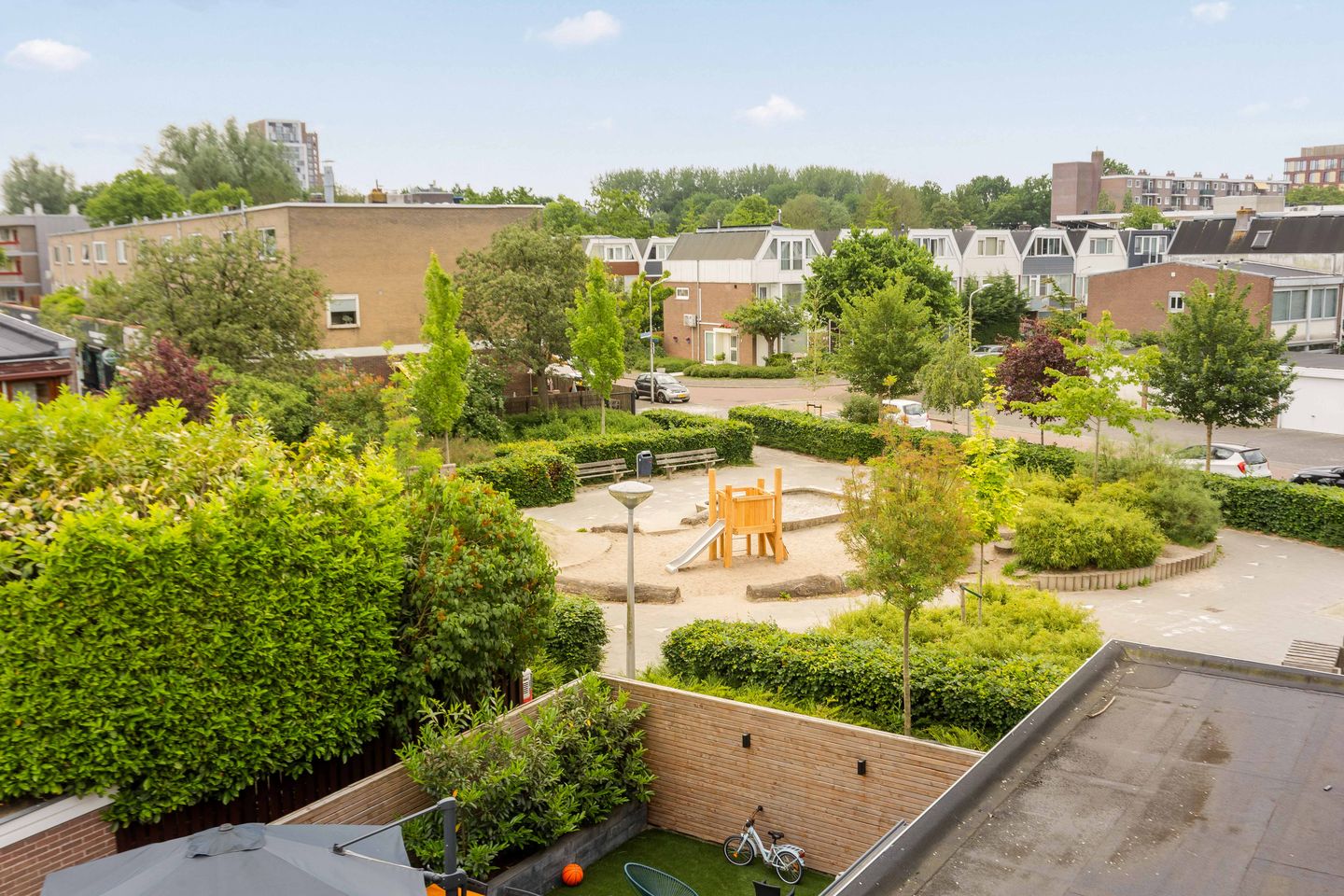 Spacious Six-Bedroom Family Home with Two Bathrooms Near Amstelveen City Centre — 25