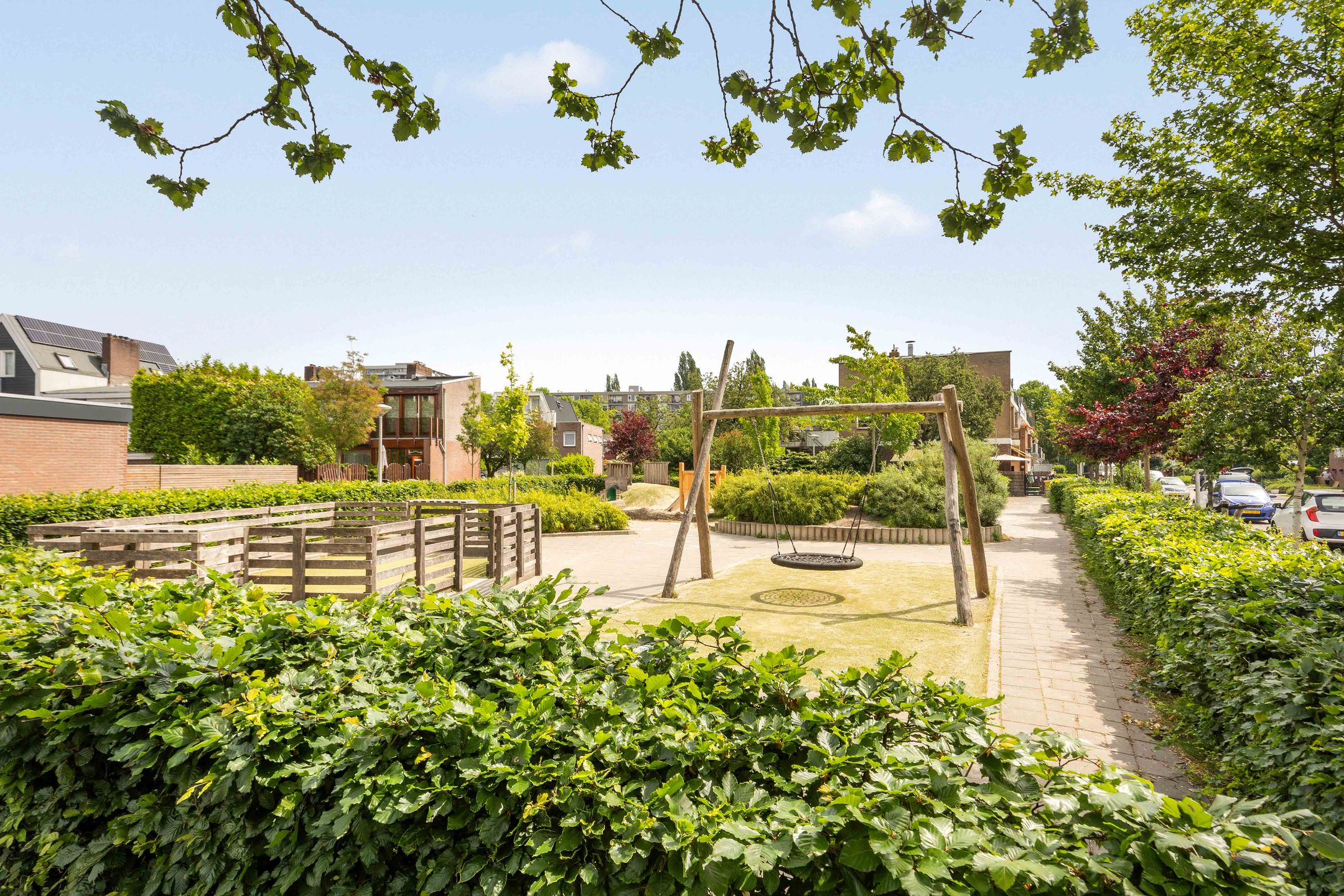 Spacious Six-Bedroom Family Home with Two Bathrooms Near Amstelveen City Centre — 33