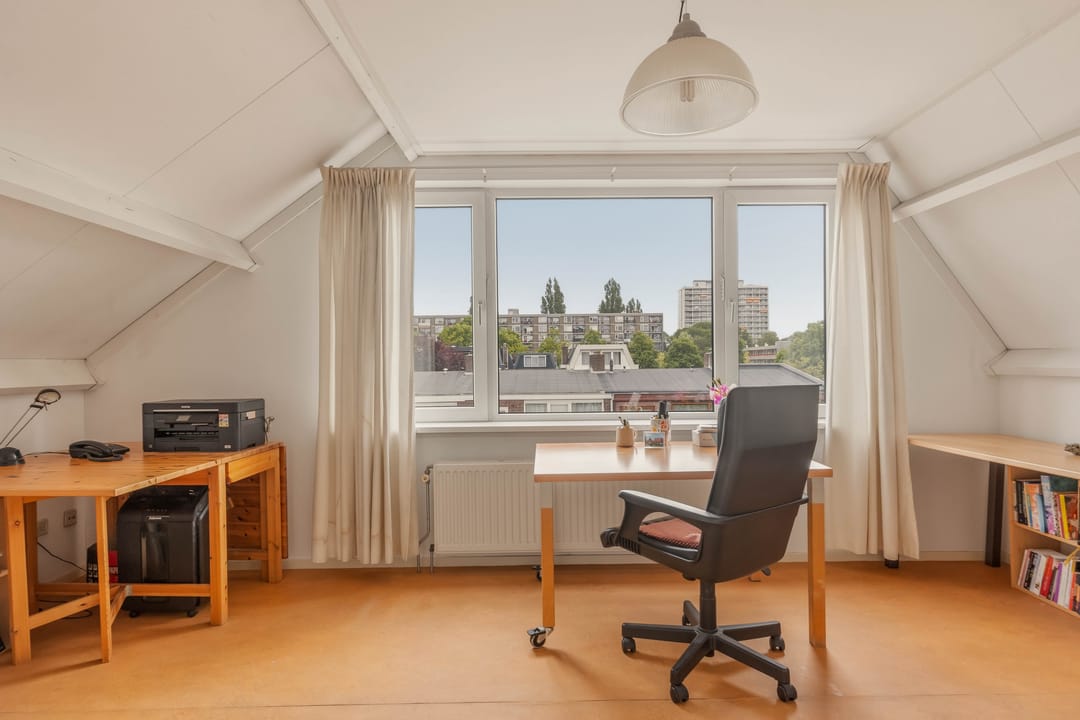 Spacious Six-Bedroom Family Home with Two Bathrooms Near Amstelveen City Centre — 23
