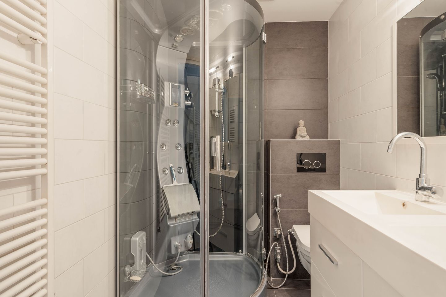 Spacious Six-Bedroom Family Home with Two Bathrooms Near Amstelveen City Centre — 14