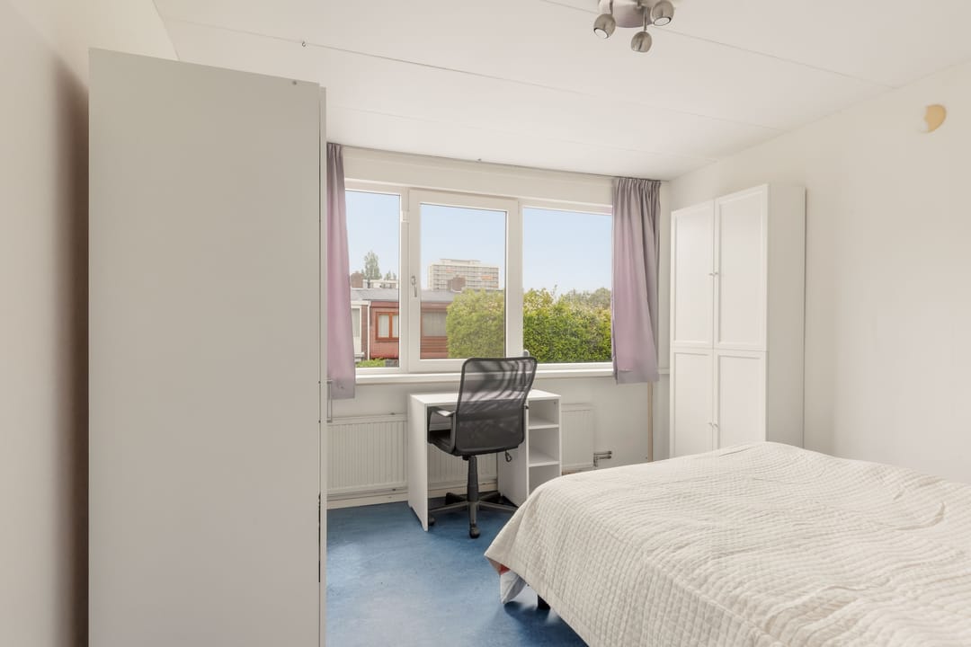 Spacious Six-Bedroom Family Home with Two Bathrooms Near Amstelveen City Centre — 16