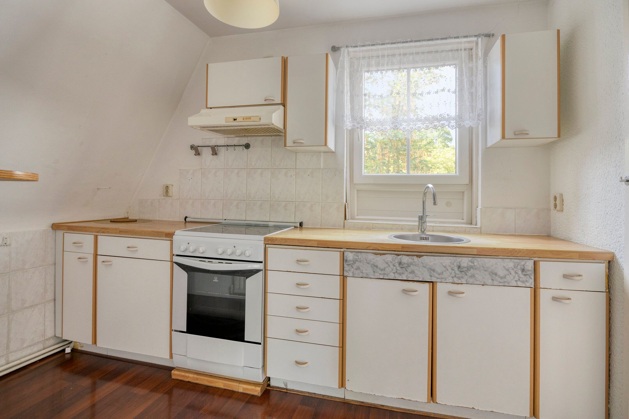 Charming Early Twentieth Century Semi Detached Home with Garden in Eindhoven South — 24