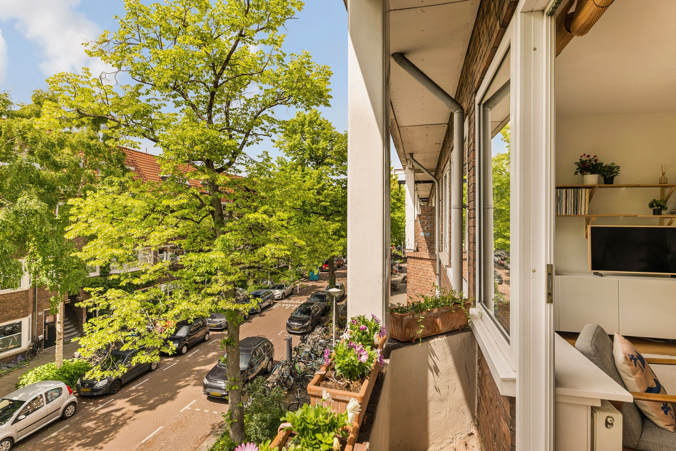 Spacious Four Bedroom Apartment with Rooftop Terrace in Vibrant West Amsterdam — 9