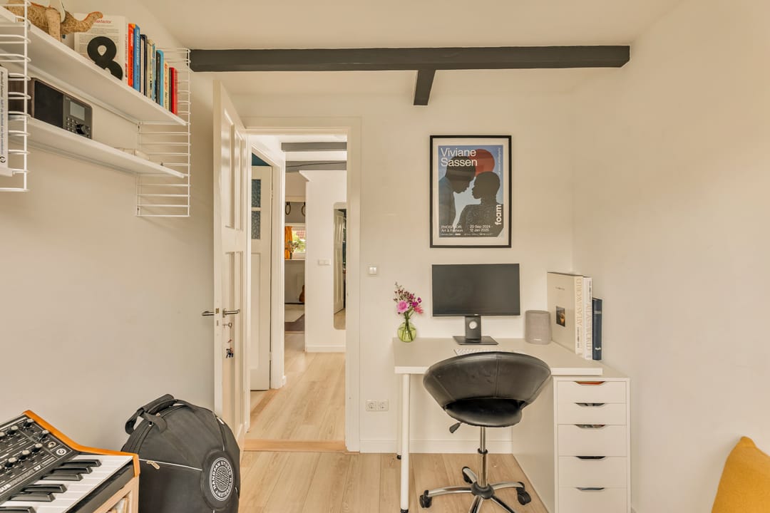 Spacious Four Bedroom Apartment with Rooftop Terrace in Vibrant West Amsterdam — 28