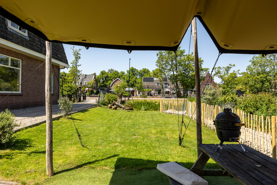 Waterfront Semi-Detached Home with Private Dock on the Vecht River — 43