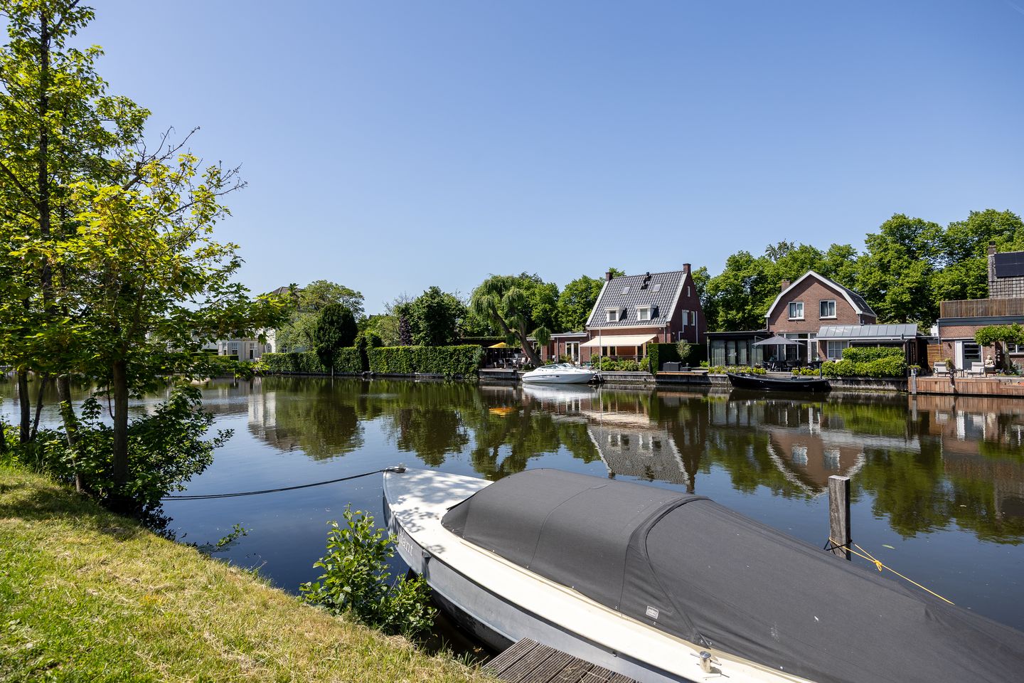 Waterfront Semi-Detached Home with Private Dock on the Vecht River — 35