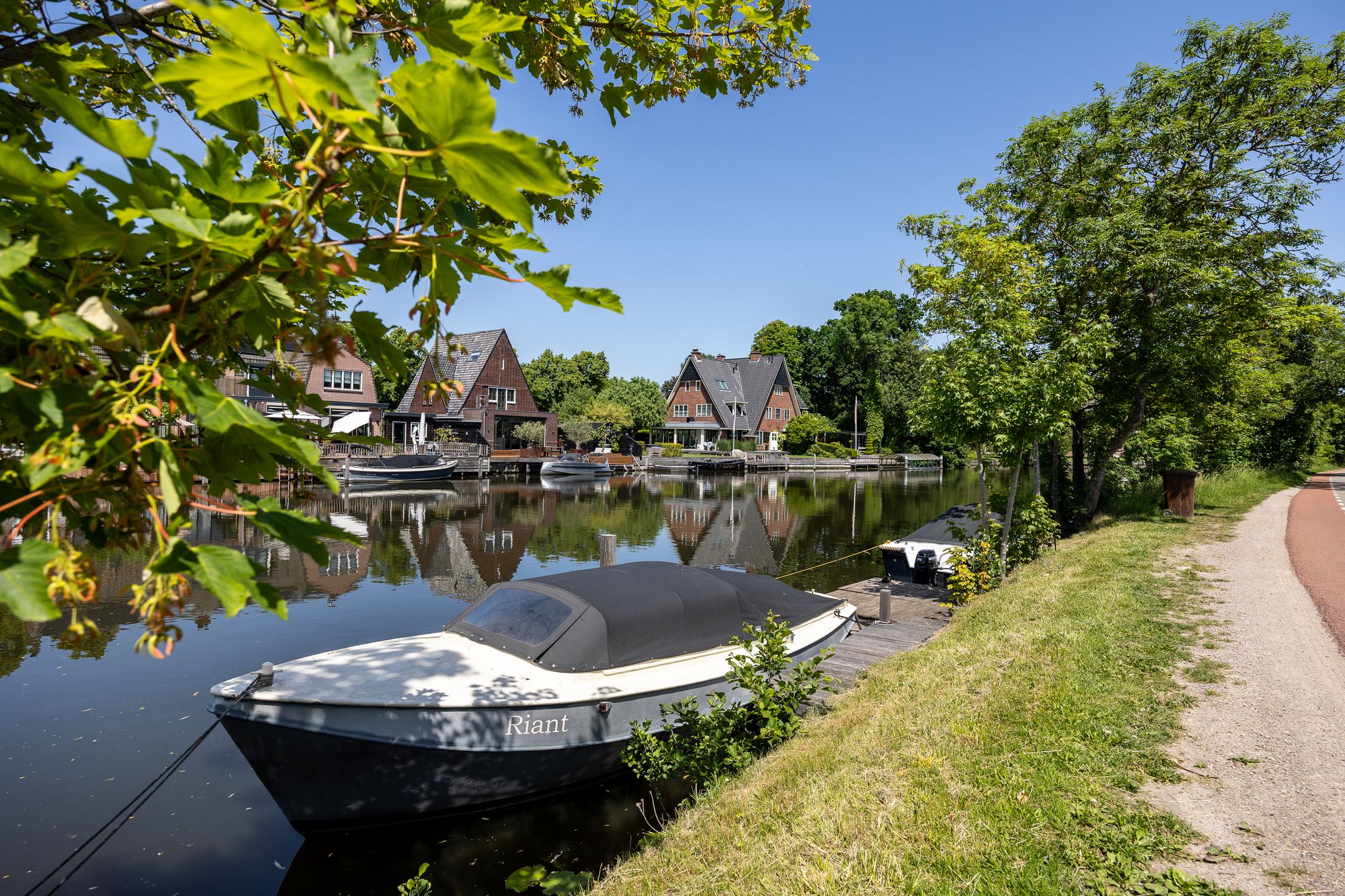 Waterfront Semi-Detached Home with Private Dock on the Vecht River — 36