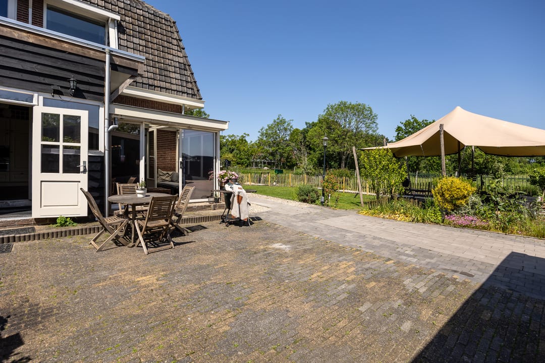 Waterfront Semi-Detached Home with Private Dock on the Vecht River — 47
