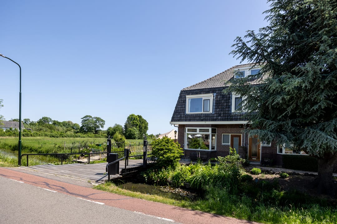 Waterfront Semi-Detached Home with Private Dock on the Vecht River — 37