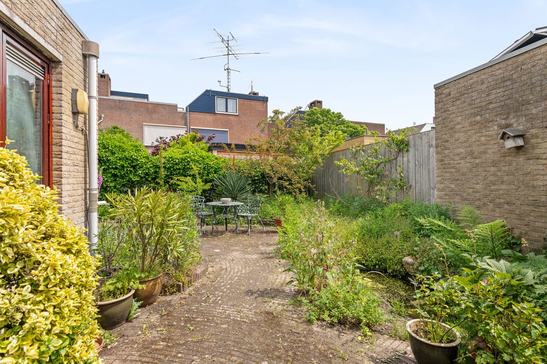 Spacious Semi-Detached Home with Ground Floor Living in Quiet Driehuis Location — 26