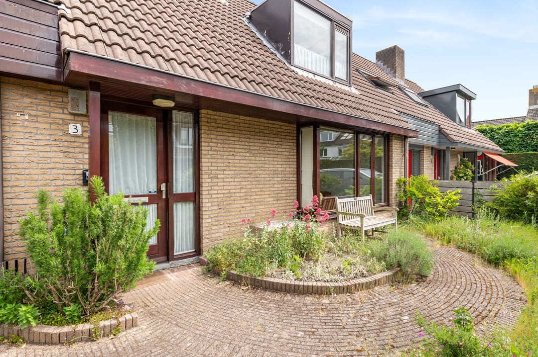 Spacious Semi-Detached Home with Ground Floor Living in Quiet Driehuis Location — 8