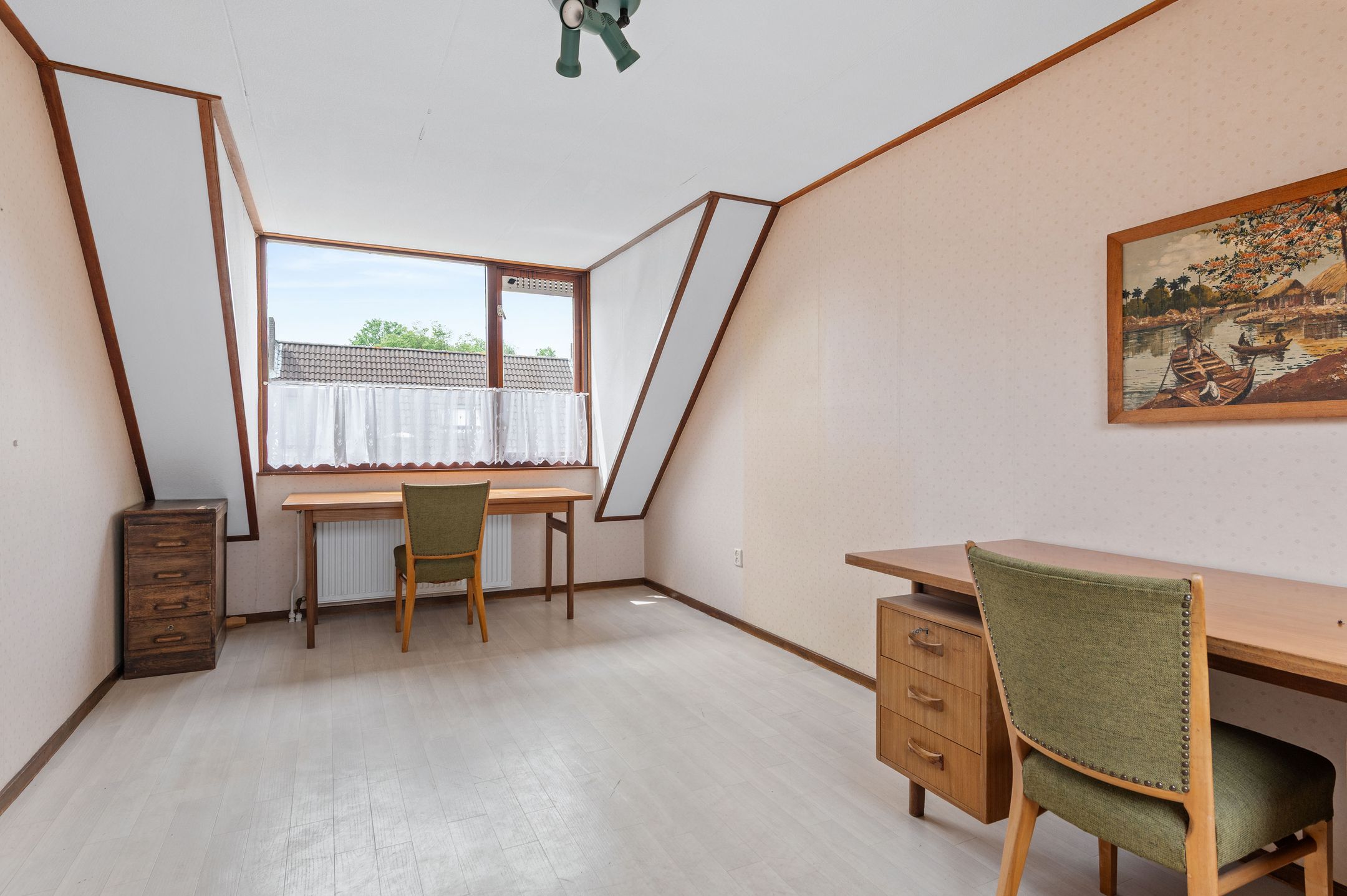 Spacious Semi-Detached Home with Ground Floor Living in Quiet Driehuis Location — 39