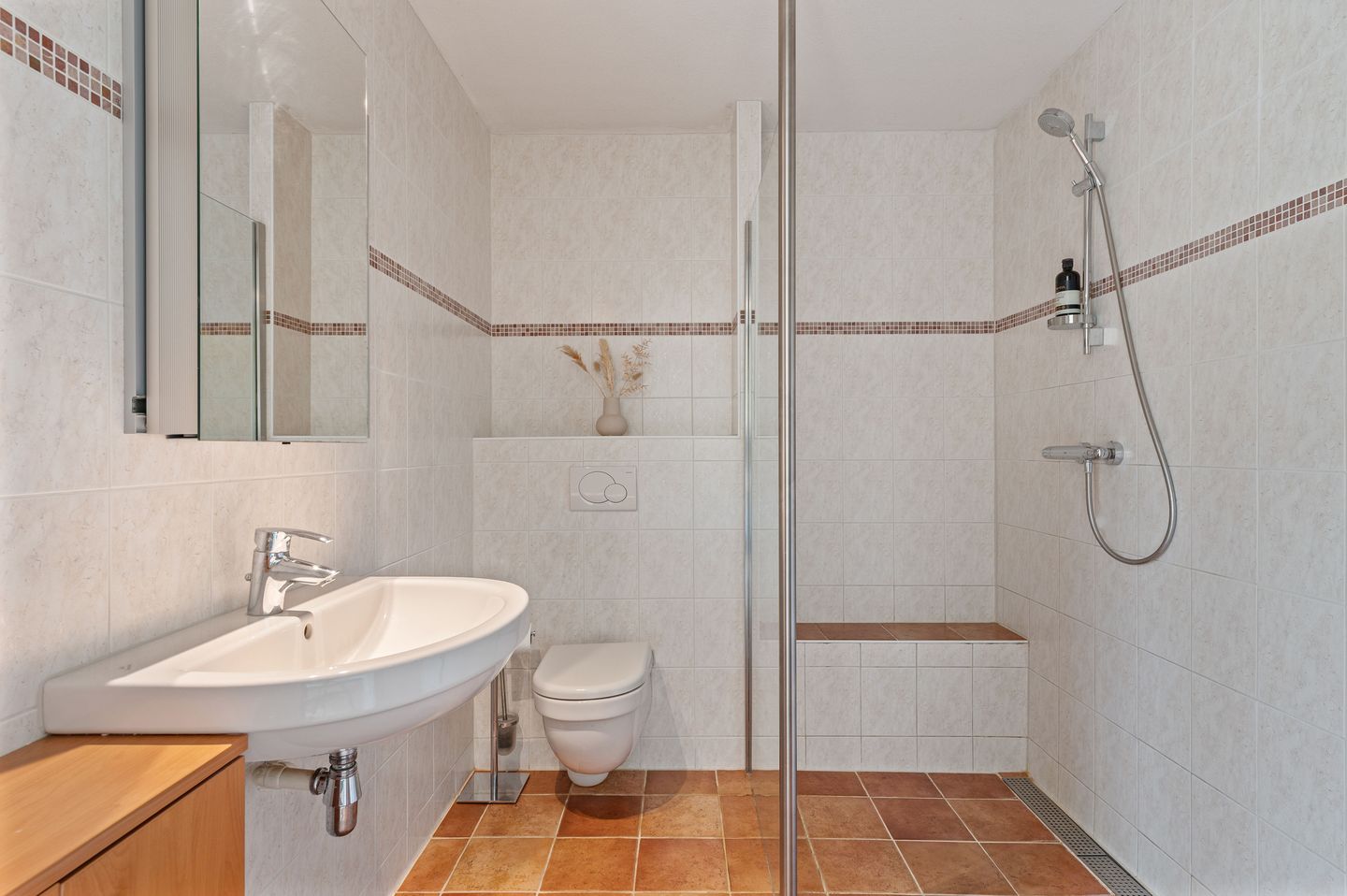 Spacious Semi-Detached Home with Ground Floor Living in Quiet Driehuis Location — 34