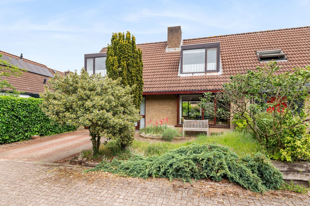 Spacious Semi-Detached Home with Ground Floor Living in Quiet Driehuis Location — 7