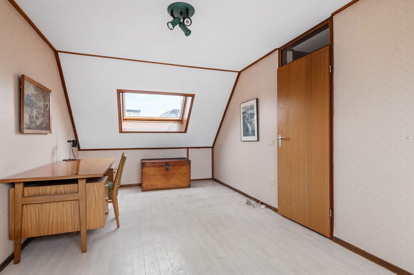 Spacious Semi-Detached Home with Ground Floor Living in Quiet Driehuis Location — 40