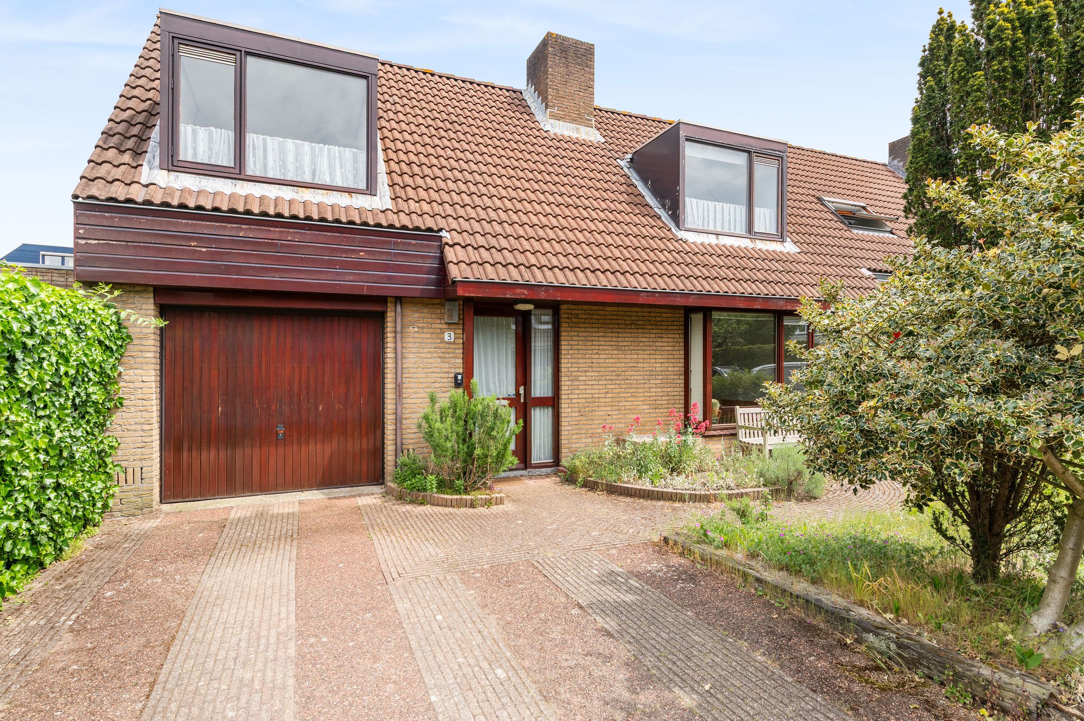 Spacious Semi-Detached Home with Ground Floor Living in Quiet Driehuis Location — 9