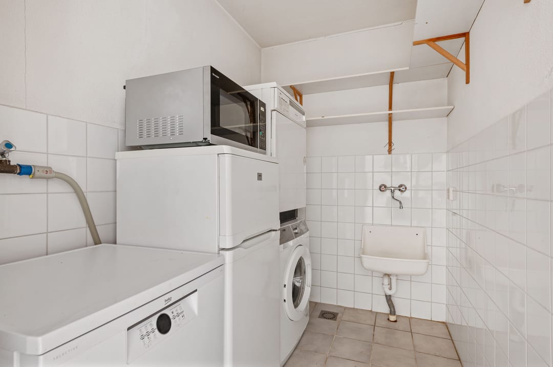 Spacious Semi-Detached Home with Ground Floor Living in Quiet Driehuis Location — 17