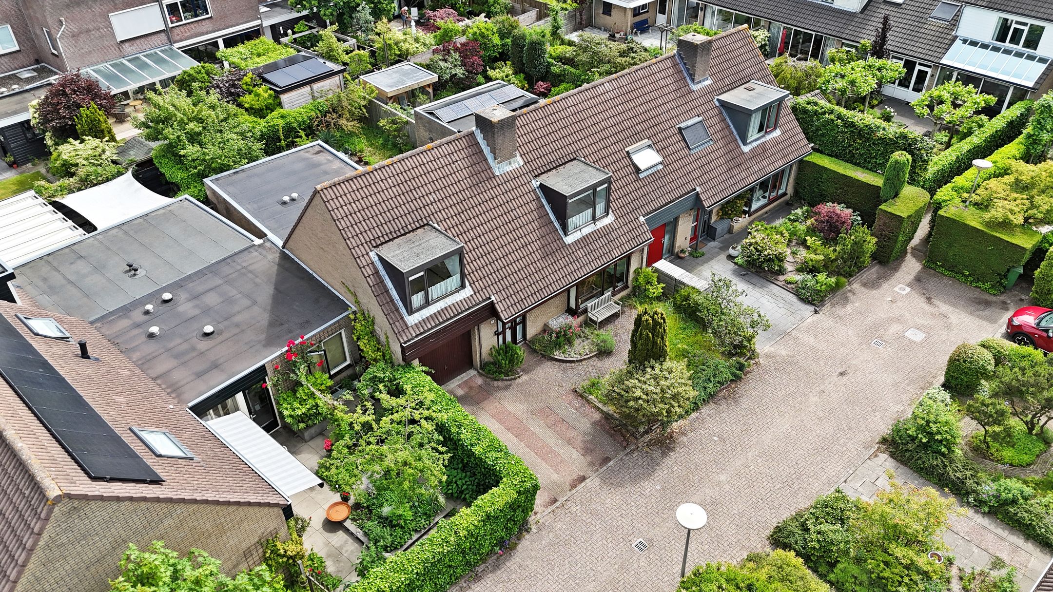 Spacious Semi-Detached Home with Ground Floor Living in Quiet Driehuis Location — 48