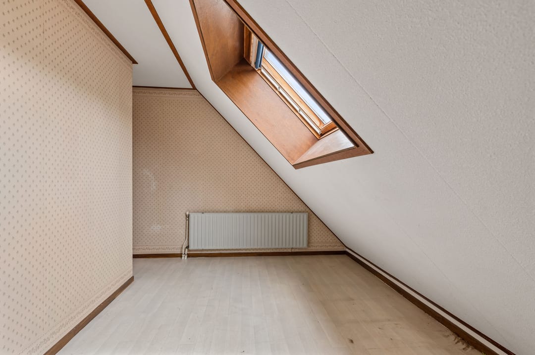 Spacious Semi-Detached Home with Ground Floor Living in Quiet Driehuis Location — 46
