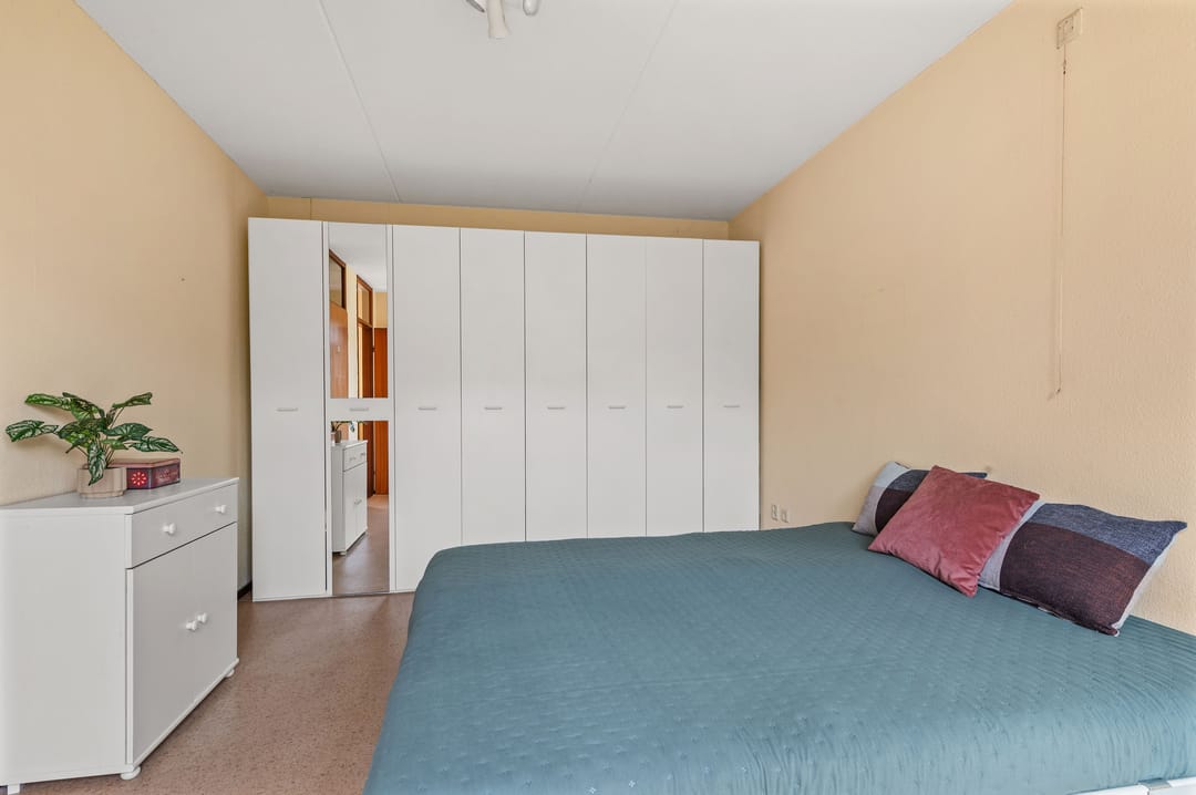 Spacious Semi-Detached Home with Ground Floor Living in Quiet Driehuis Location — 31