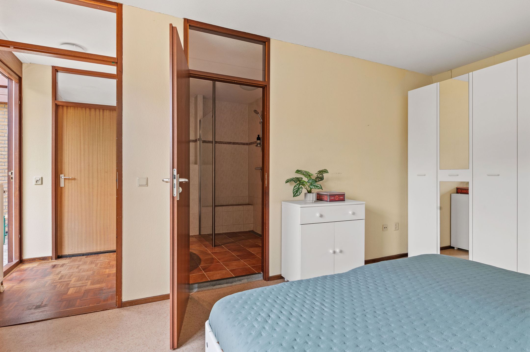 Spacious Semi-Detached Home with Ground Floor Living in Quiet Driehuis Location — 33