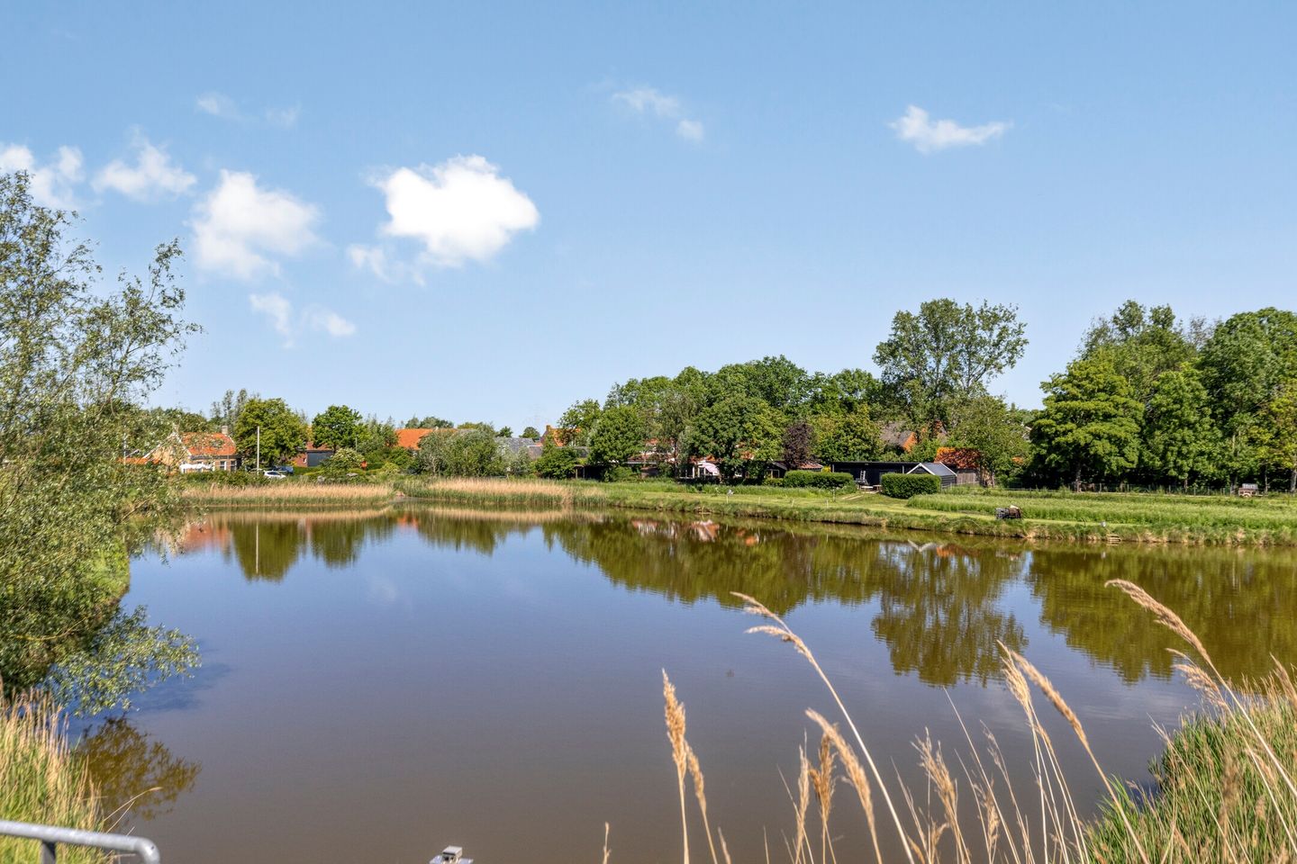 Charming Character Home with Deep Garden in Ellewoutsdijk — 25