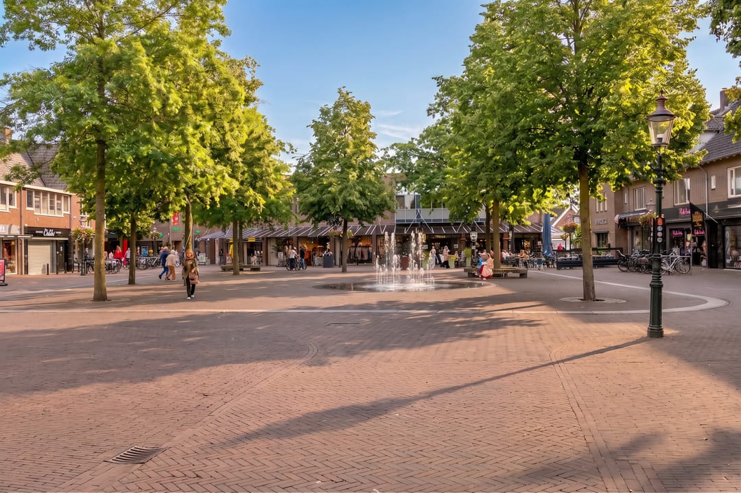 Renovated Family Home with Guest Suite and South West Garden in Huizen — 43