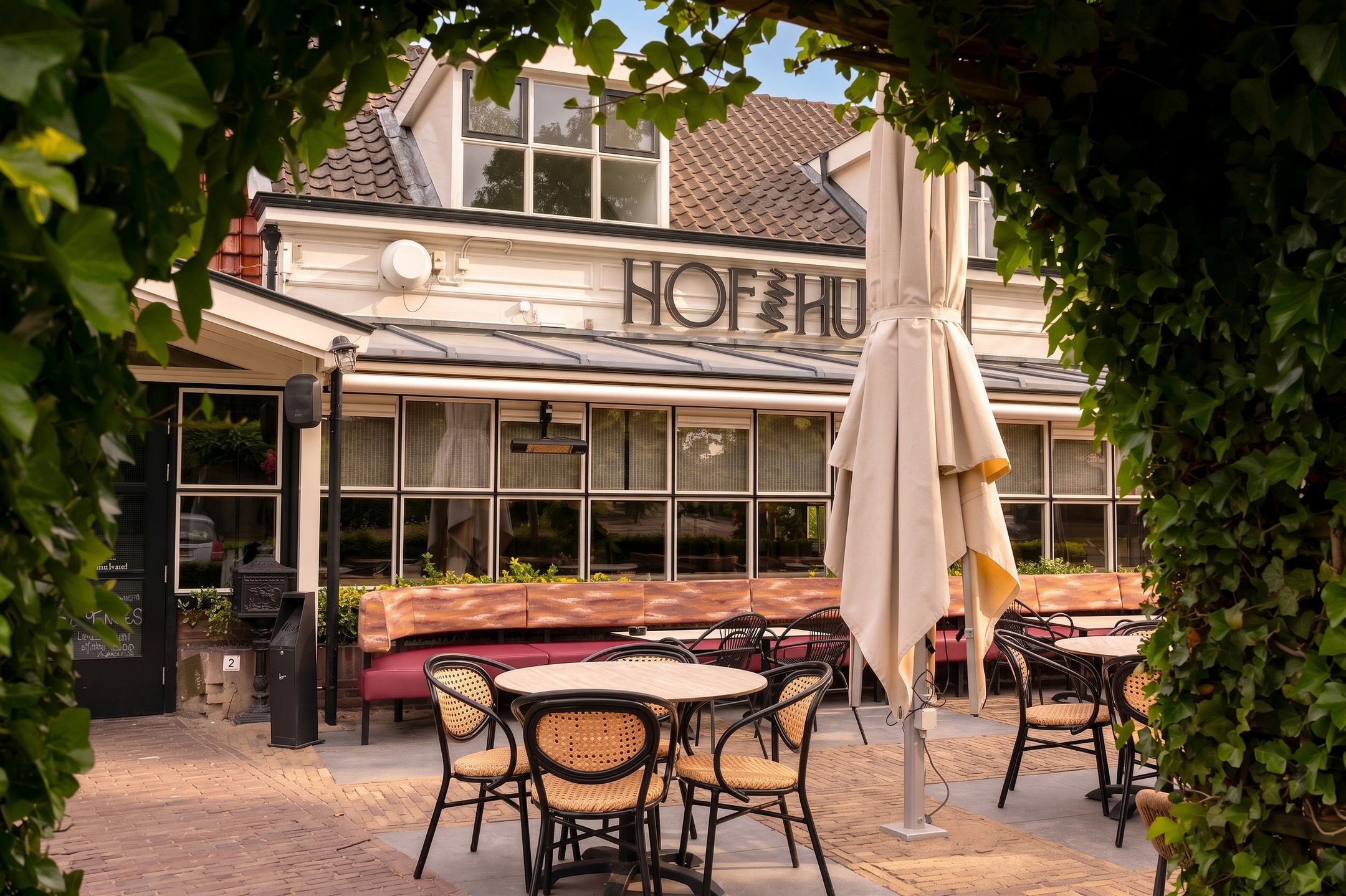 Renovated Family Home with Guest Suite and South West Garden in Huizen — 42