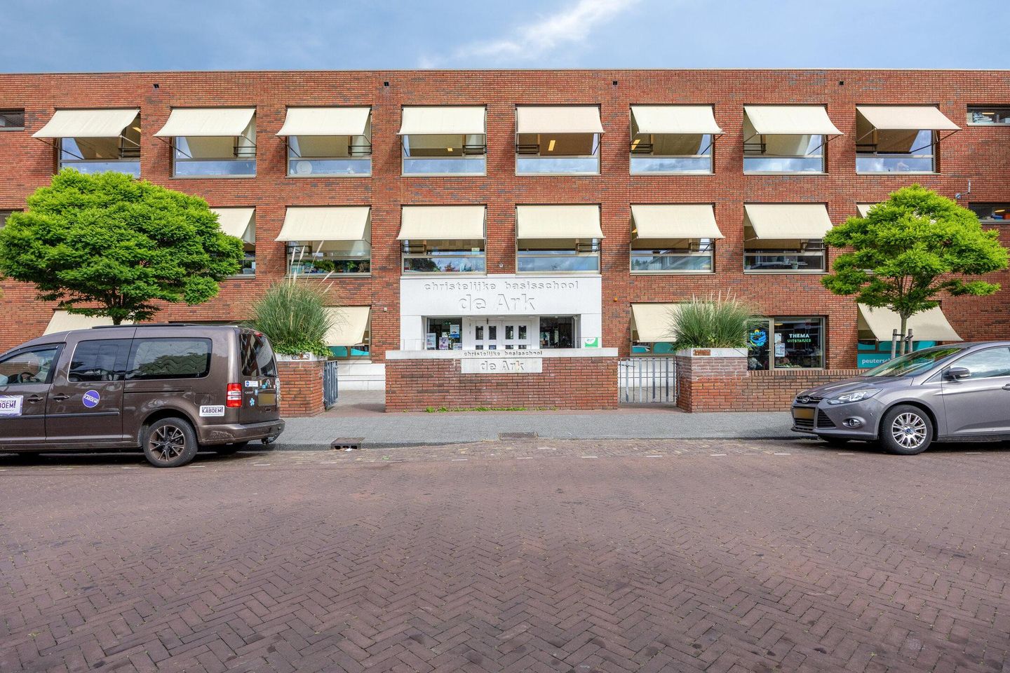 Spacious Ground Floor Apartment with Private Garden in The Hague — 19