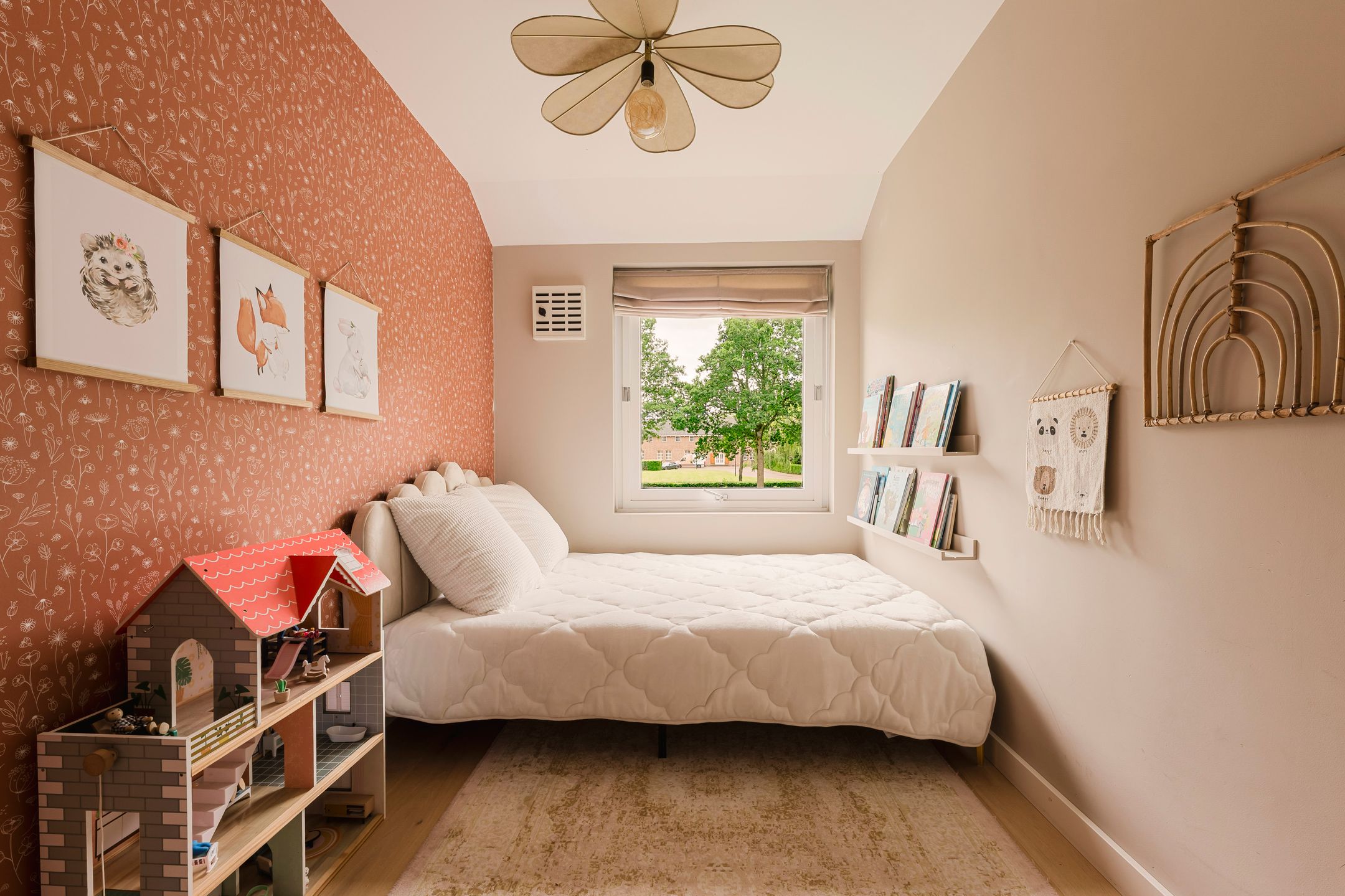 Renovated Family Home with Guest Suite and South West Garden in Huizen — 27