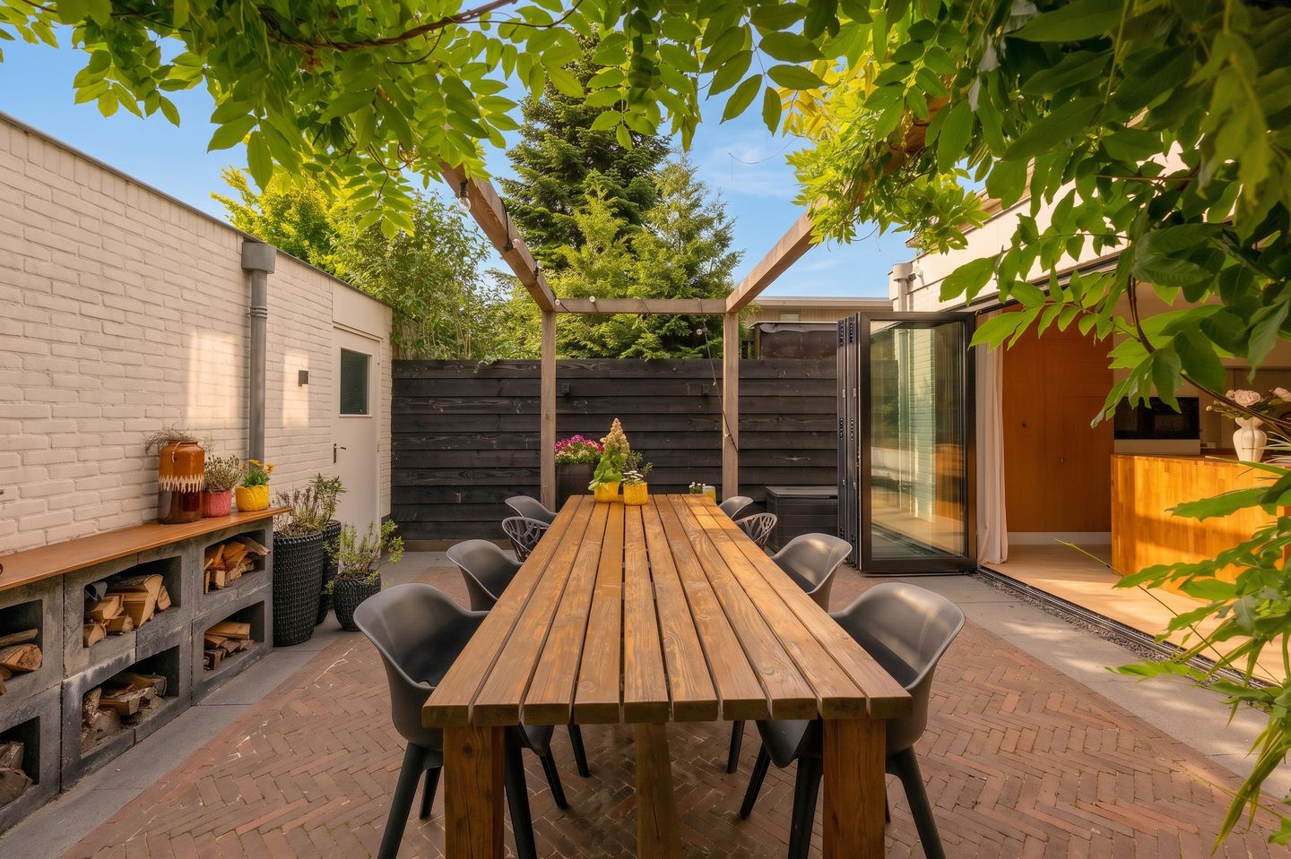 Renovated Family Home with Guest Suite and South West Garden in Huizen — 10