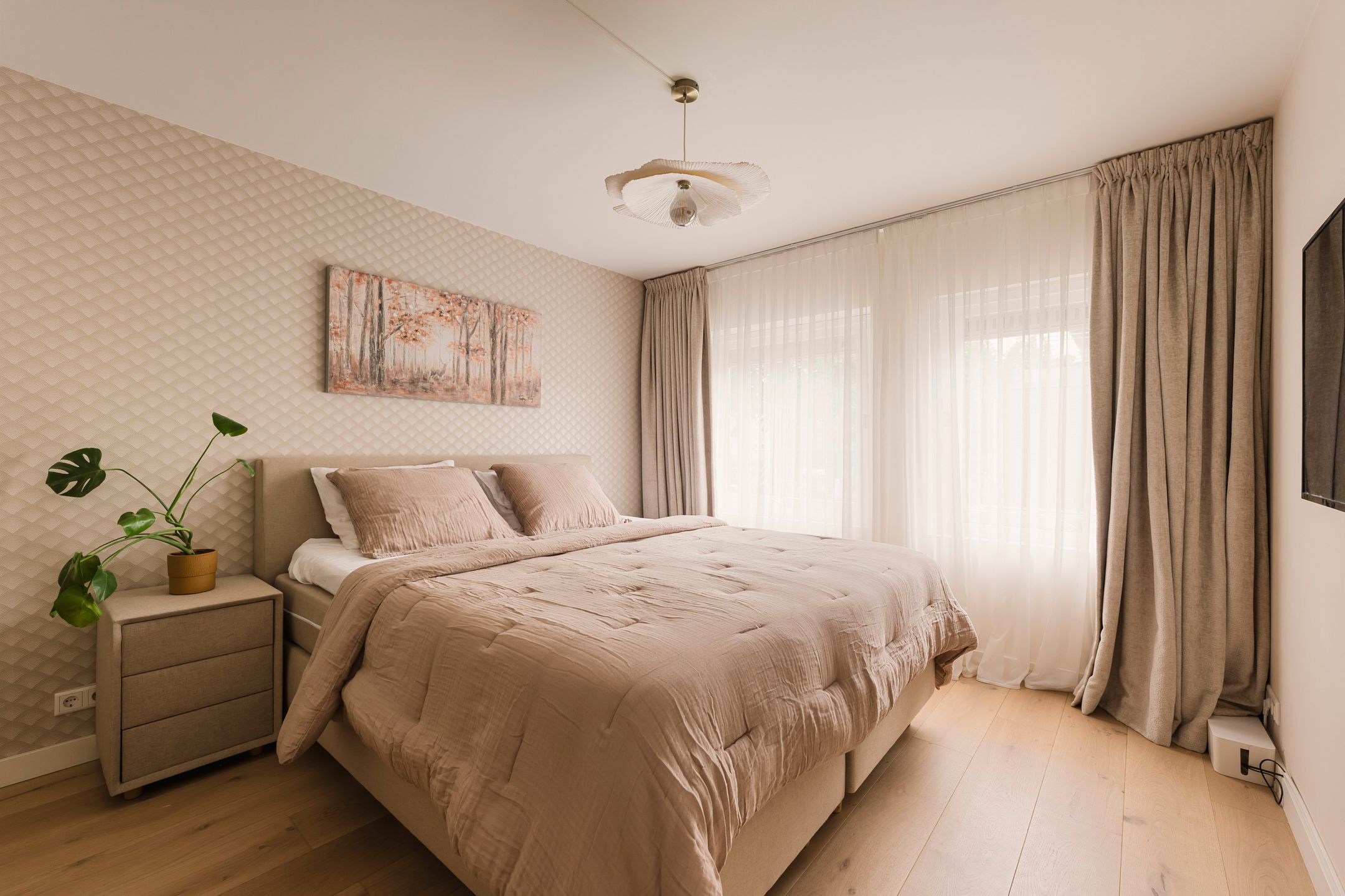 Renovated Family Home with Guest Suite and South West Garden in Huizen — 21