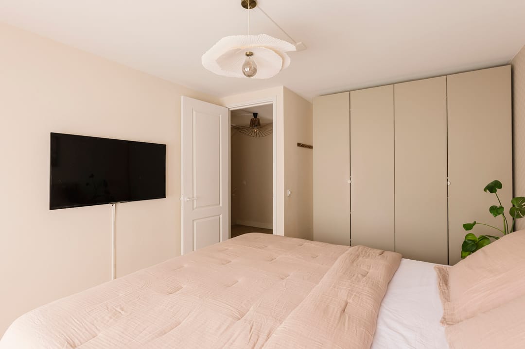 Renovated Family Home with Guest Suite and South West Garden in Huizen — 22