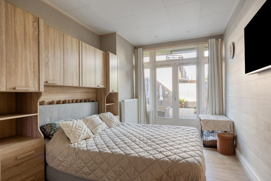 Spacious Ground Floor Apartment with Private Garden in The Hague — 13