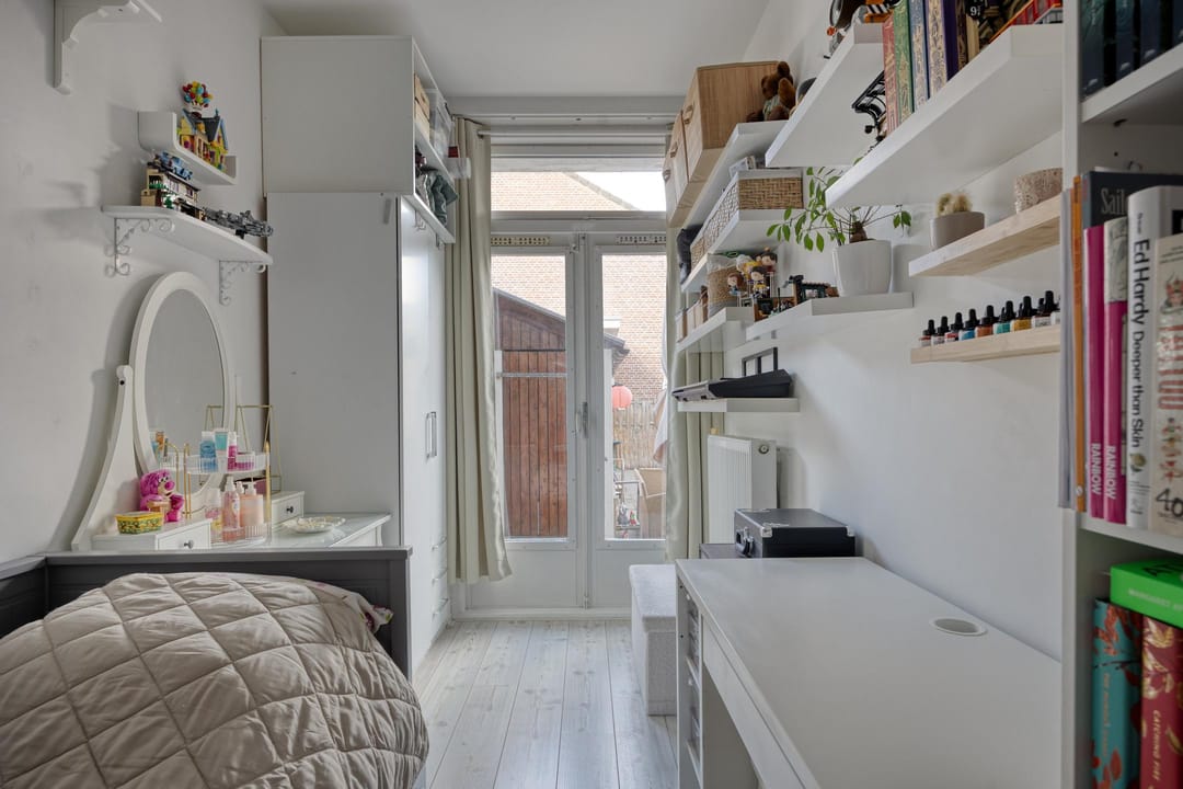 Spacious Ground Floor Apartment with Private Garden in The Hague — 11