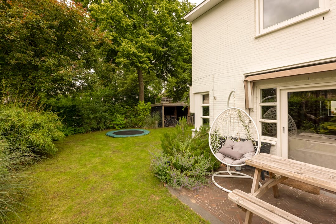 Renovated Family Home with Guest Suite and South West Garden in Huizen — 17