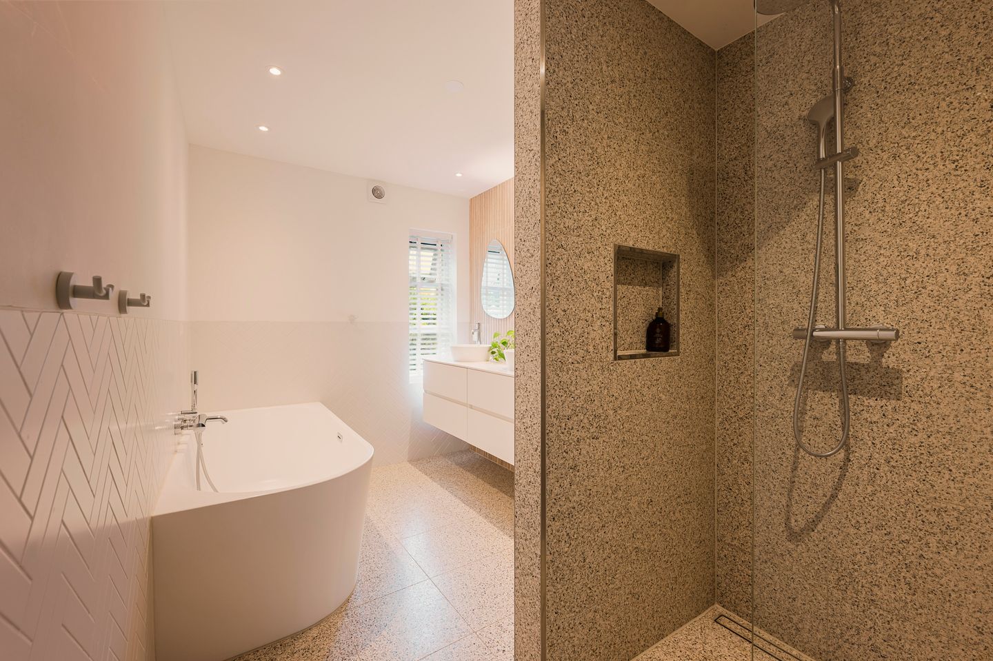 Renovated Family Home with Guest Suite and South West Garden in Huizen — 25