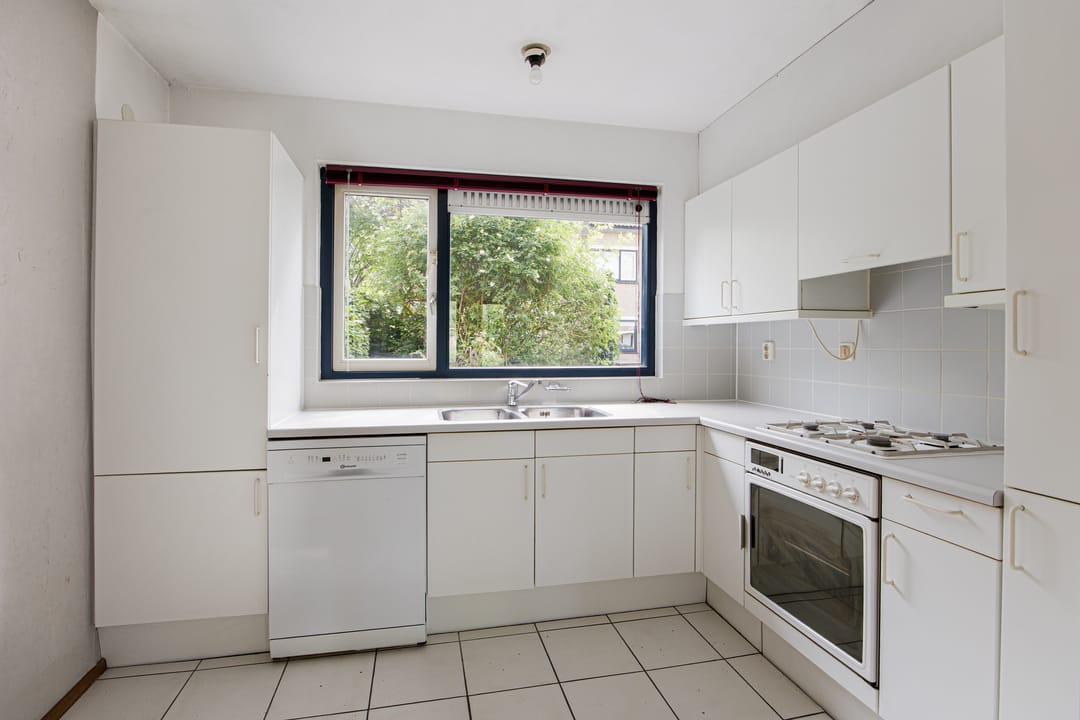 Spacious Semi-Detached Villa with Garden and Water Views in Leiden's Merenwijk — 8