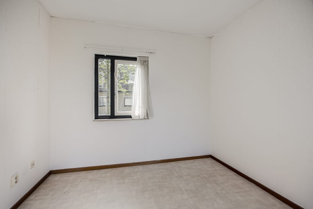Spacious Semi-Detached Villa with Garden and Water Views in Leiden's Merenwijk — 13