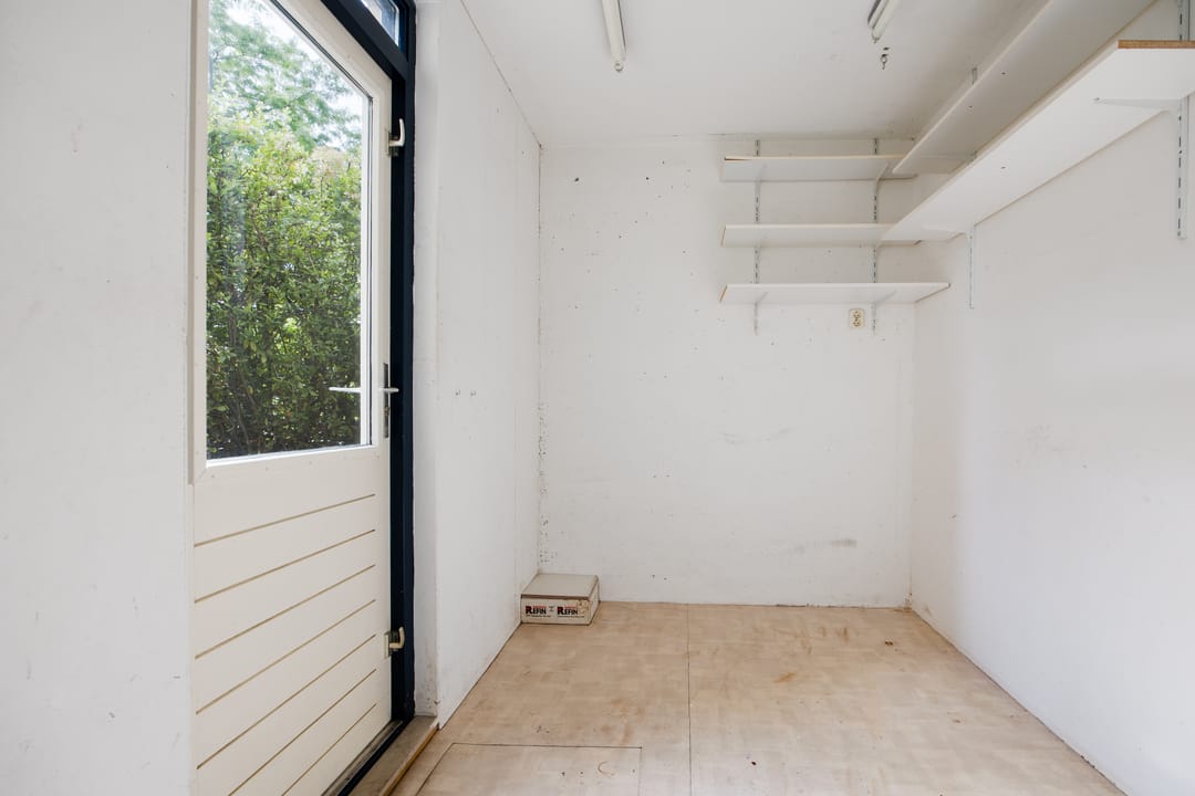 Spacious Semi-Detached Villa with Garden and Water Views in Leiden's Merenwijk — 22
