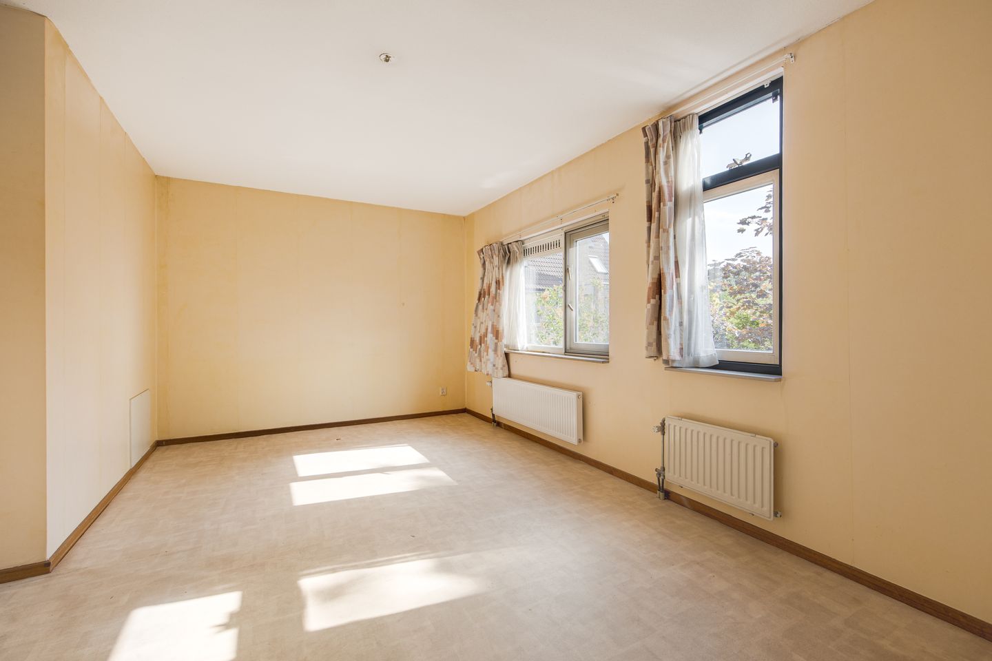 Spacious Semi-Detached Villa with Garden and Water Views in Leiden's Merenwijk — 10