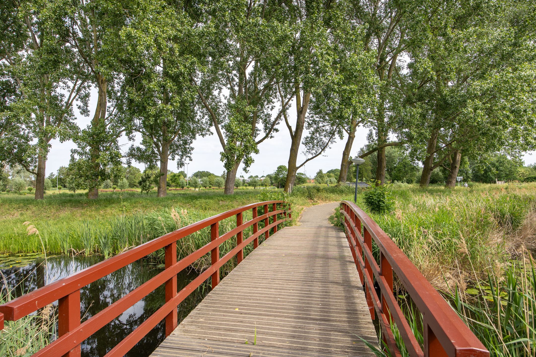 Spacious Semi-Detached Villa with Garden and Water Views in Leiden's Merenwijk — 27