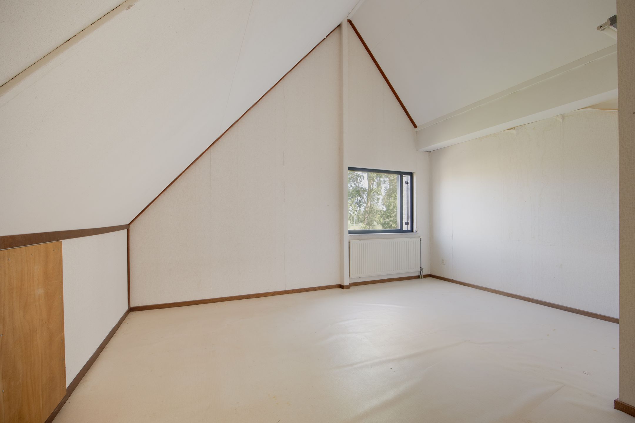 Spacious Semi-Detached Villa with Garden and Water Views in Leiden's Merenwijk — 18