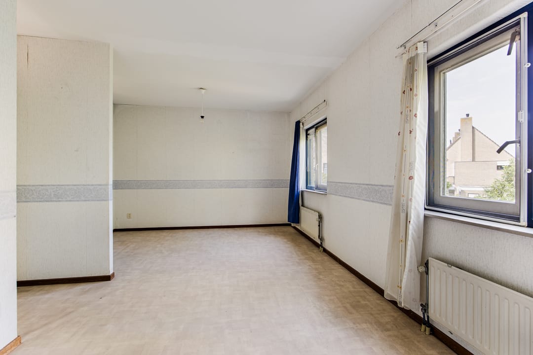 Spacious Semi-Detached Villa with Garden and Water Views in Leiden's Merenwijk — 11