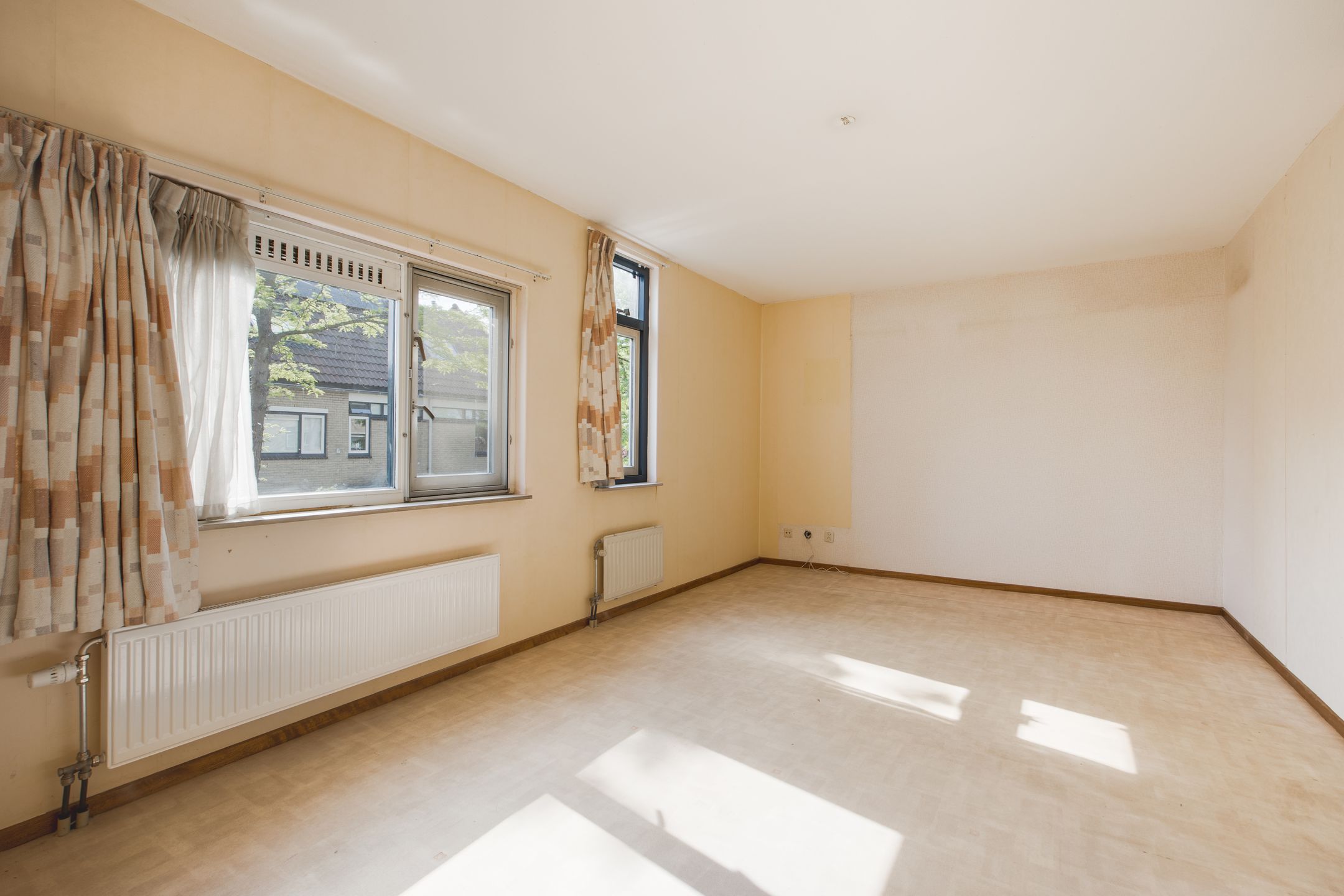 Spacious Semi-Detached Villa with Garden and Water Views in Leiden's Merenwijk — 9